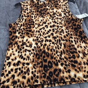 Sleeveless women’s top